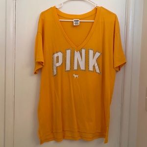 Pink Victoria’s Secret T-shirt size L - mustard.